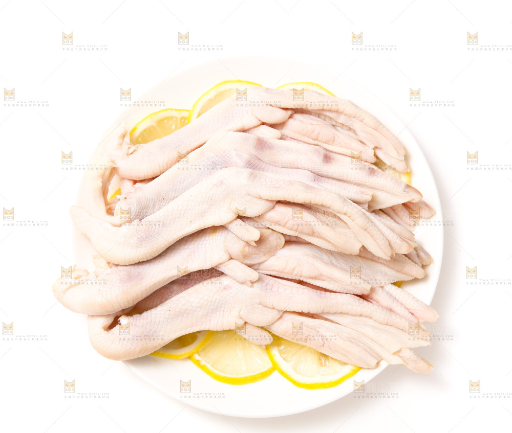 盘子里装着鸭爪