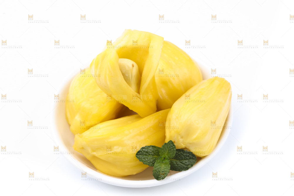 碟子里放着黄肉菠萝蜜