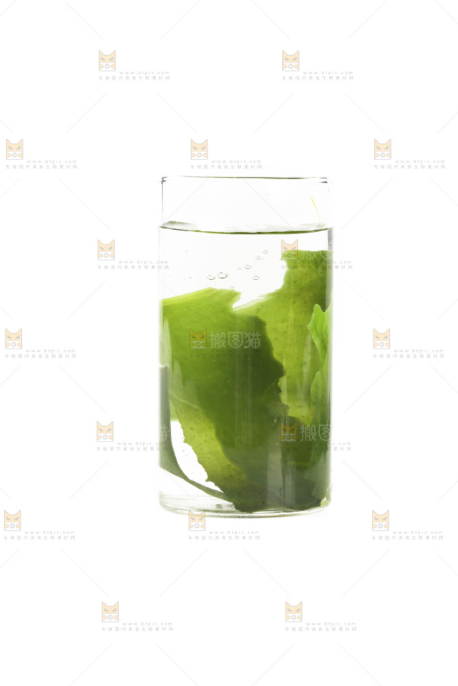 杯子里泡着裙带菜