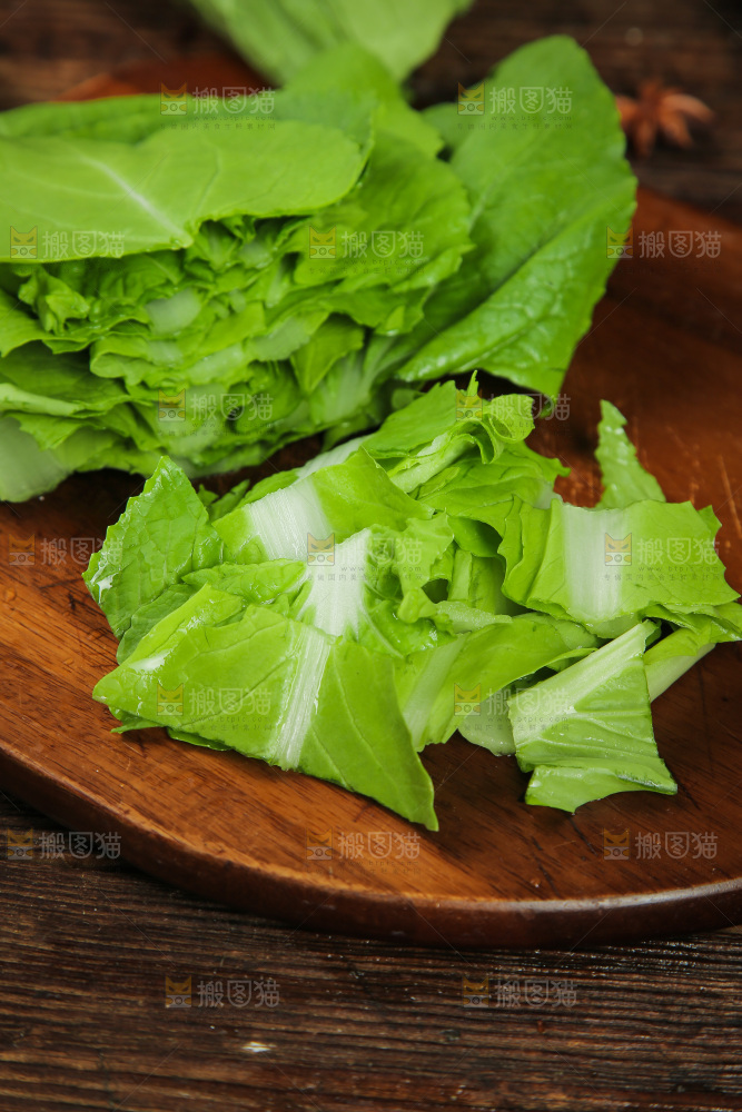 木底上的小白菜