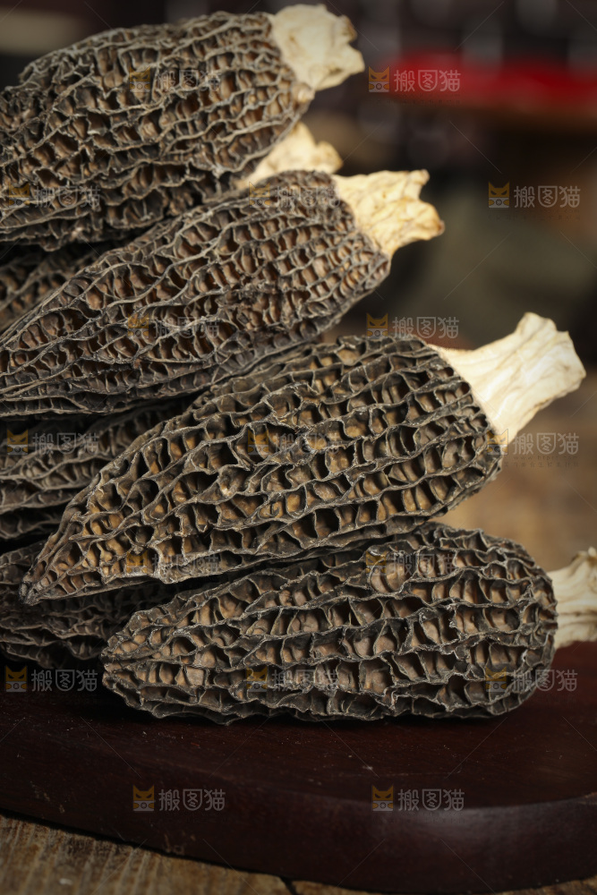 一堆干羊肚菌