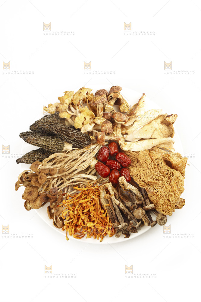 一盘八珍菌菇食材