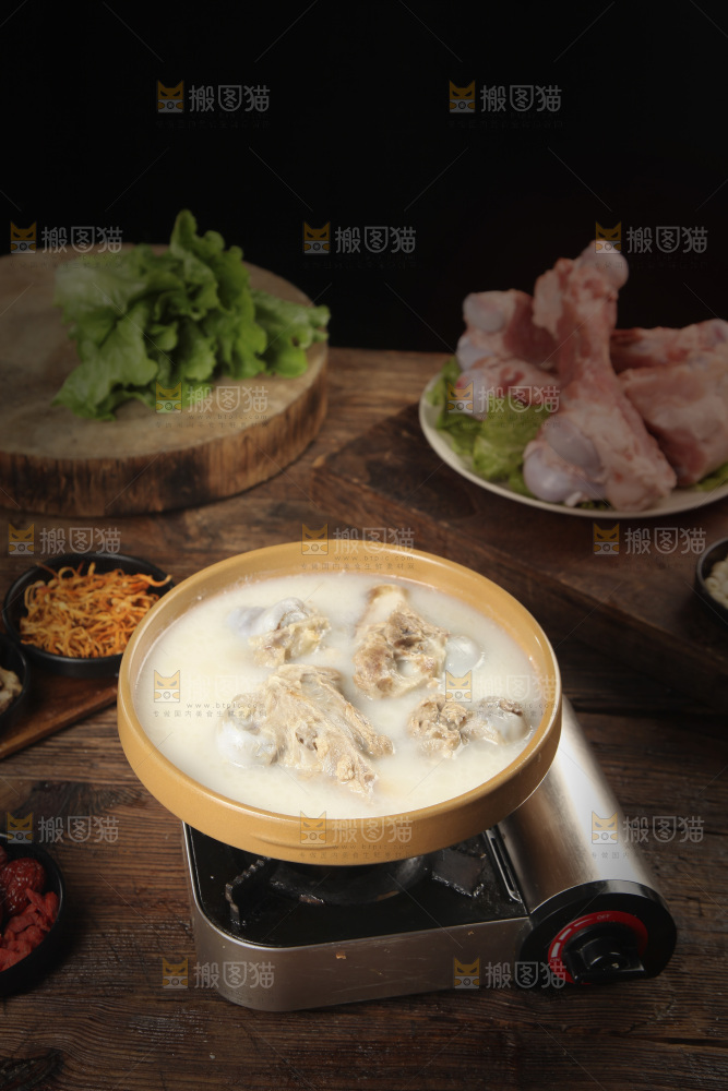 一锅猪筒骨高汤