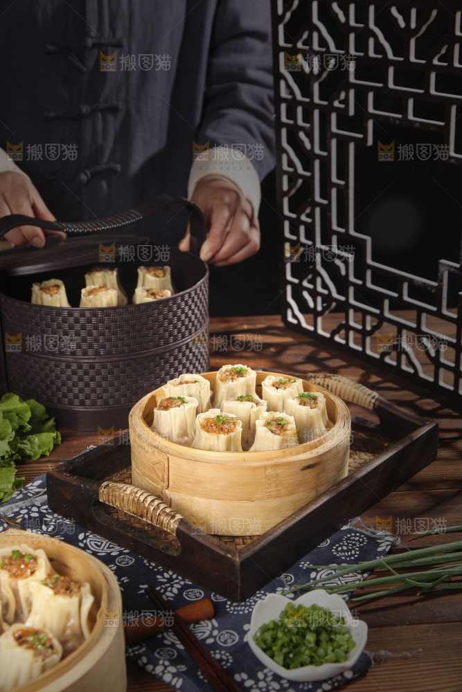 蒸笼里的鲜肉烧麦