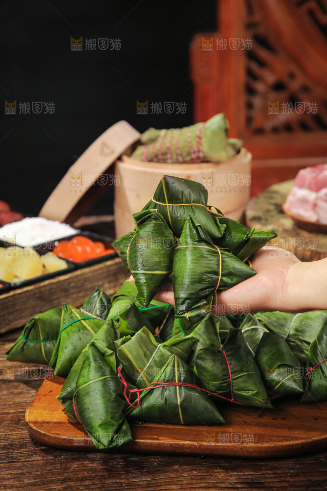 一堆端午节粽子