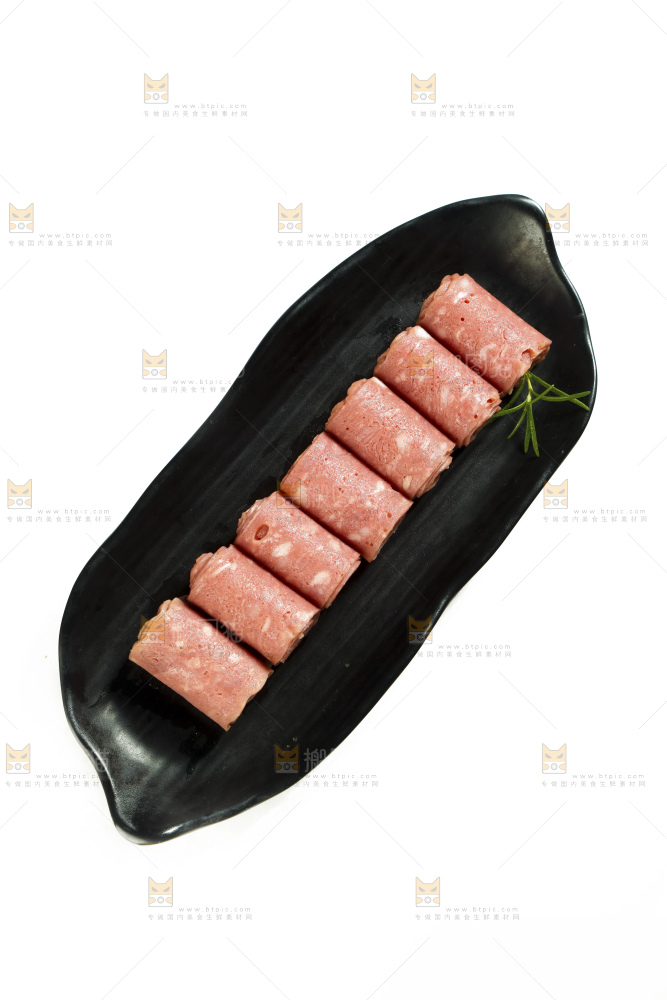 白底上放着一盘培根肉