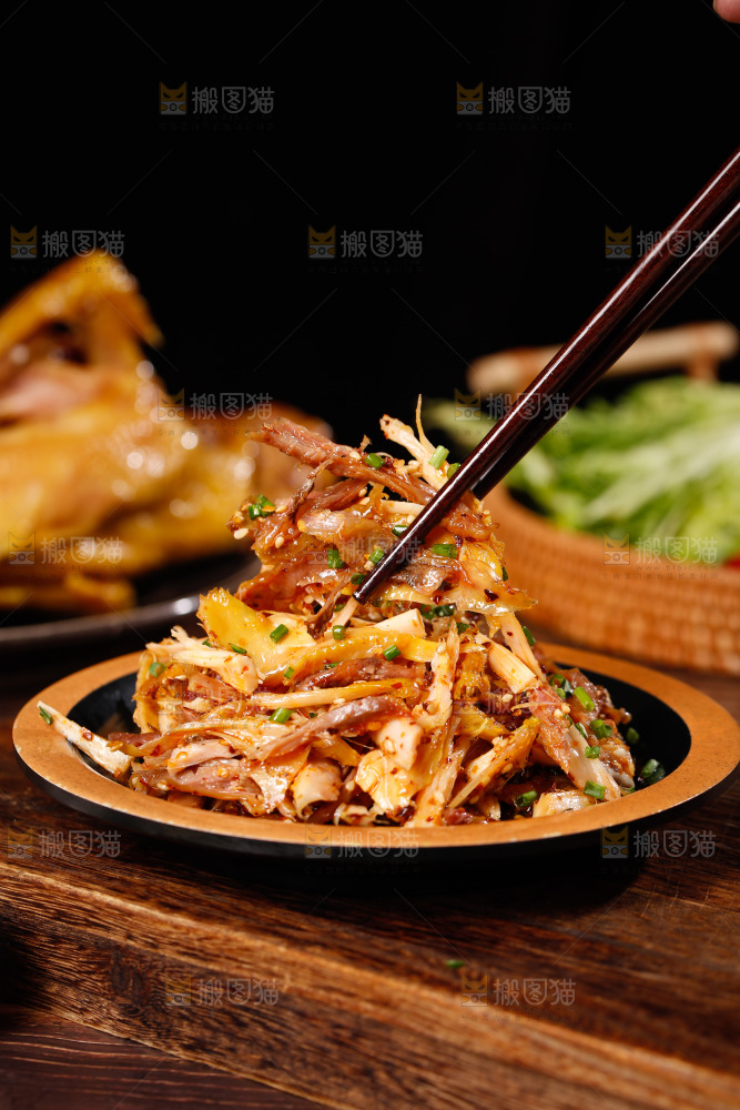 筷子上夹着菊花鸡