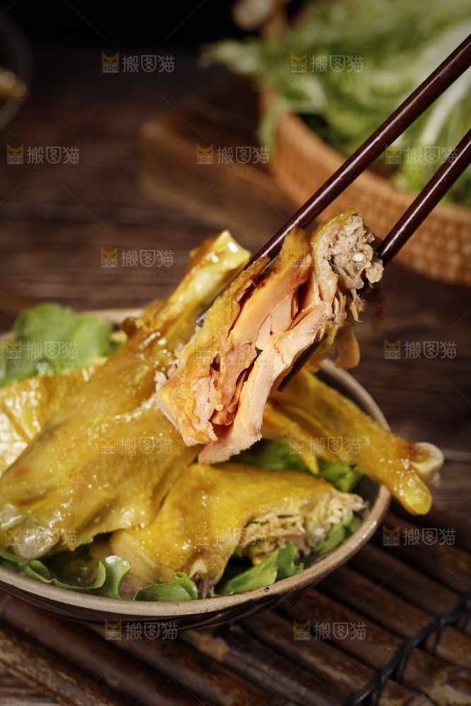 筷子上夹着菊花鸡