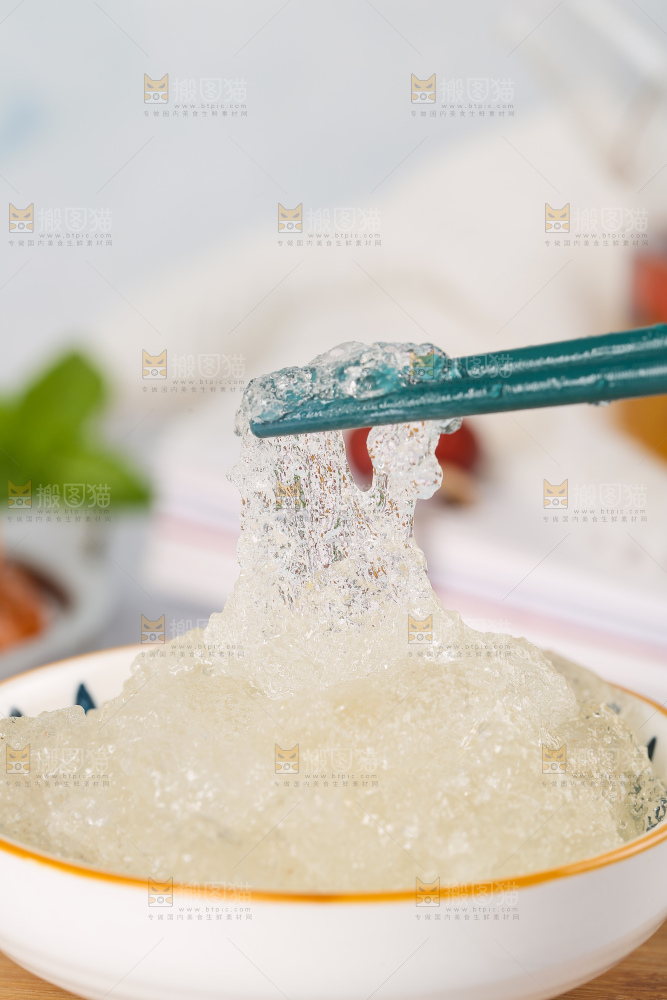 筷子上夹着拉丝雪燕