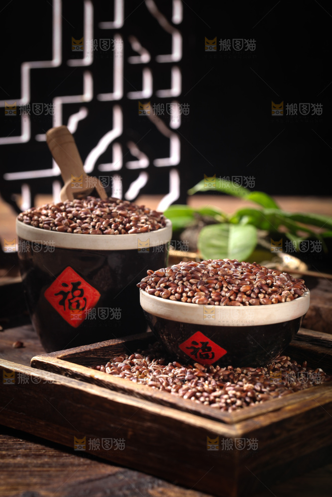 碗里装着黑小麦