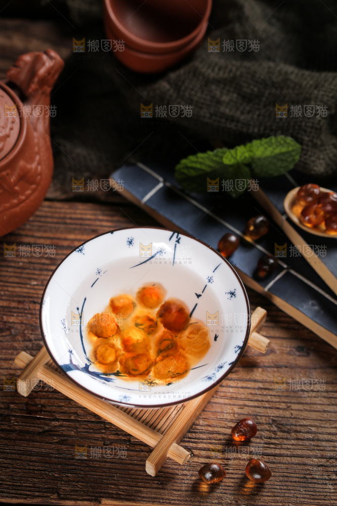 碗里泡着桃胶