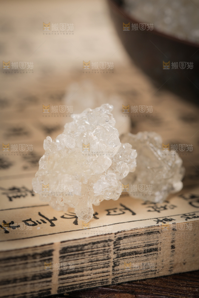 书上放着雪燕