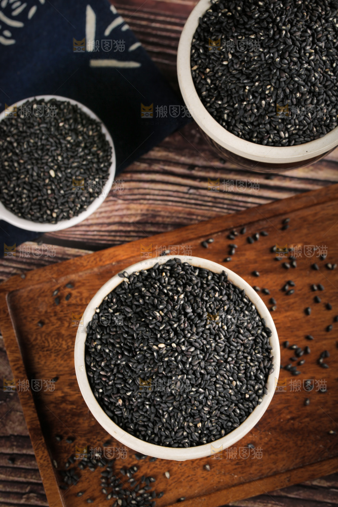 碗里装着黑芝麻