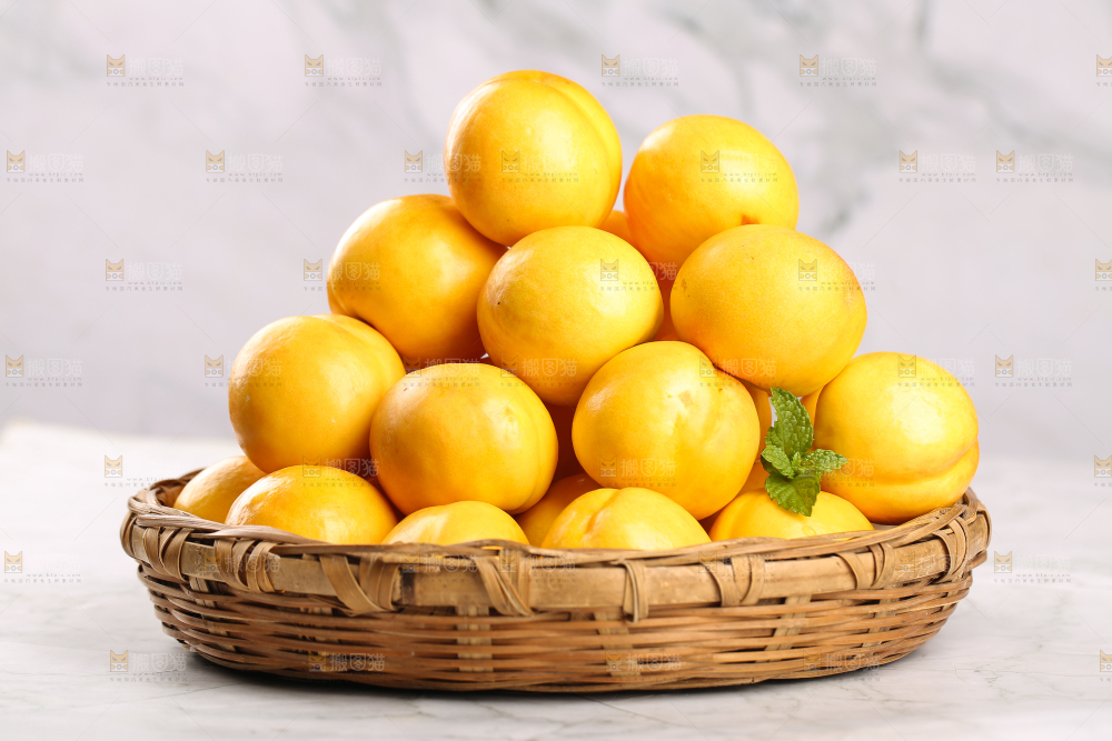一篮黄油桃