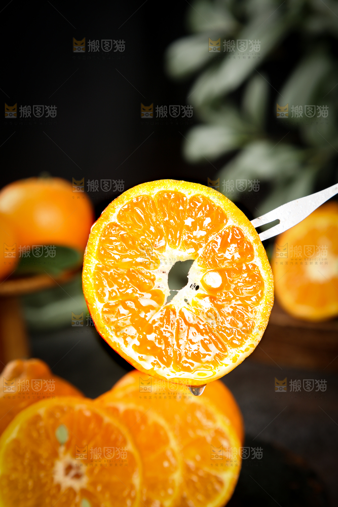 叉子插着椪柑