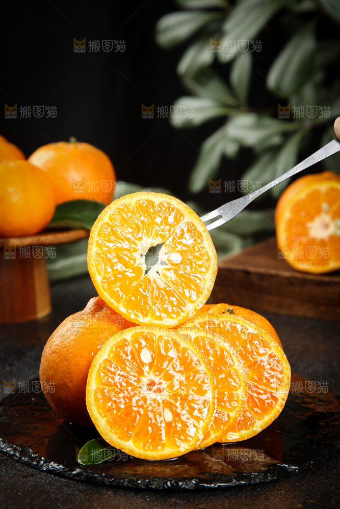叉子插着椪柑