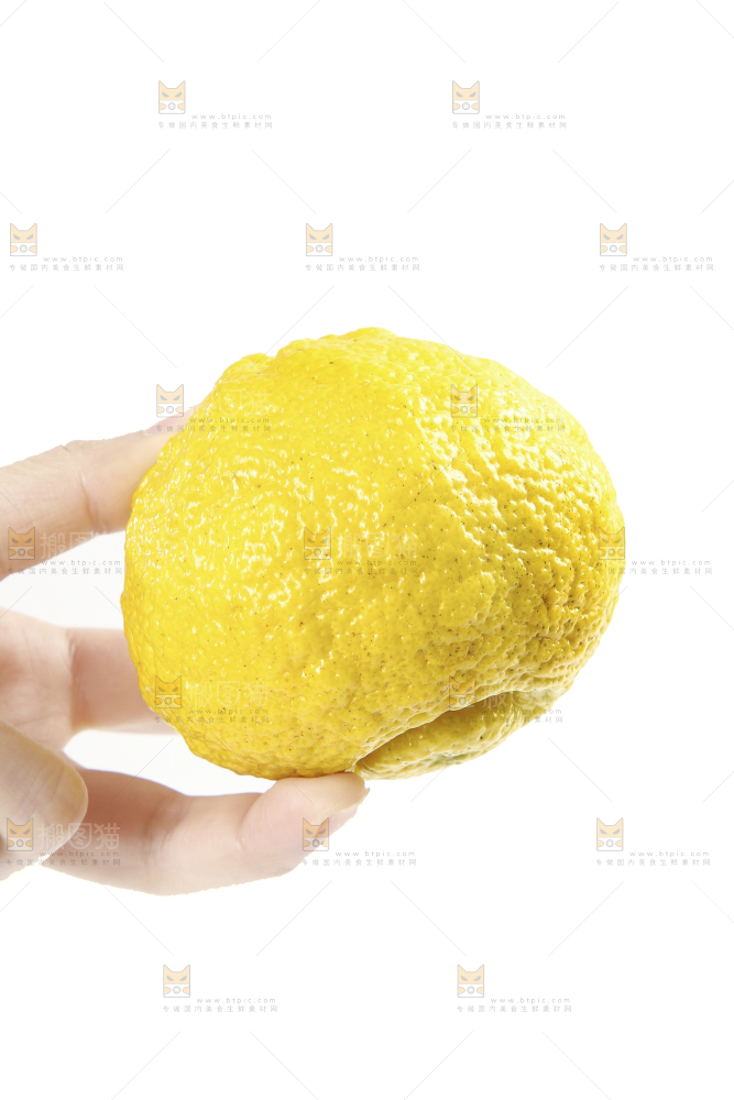 手里拿着贡柚