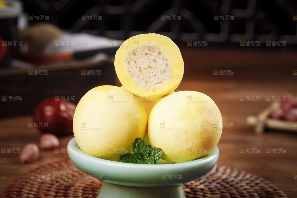 碟子里的花生汤圆