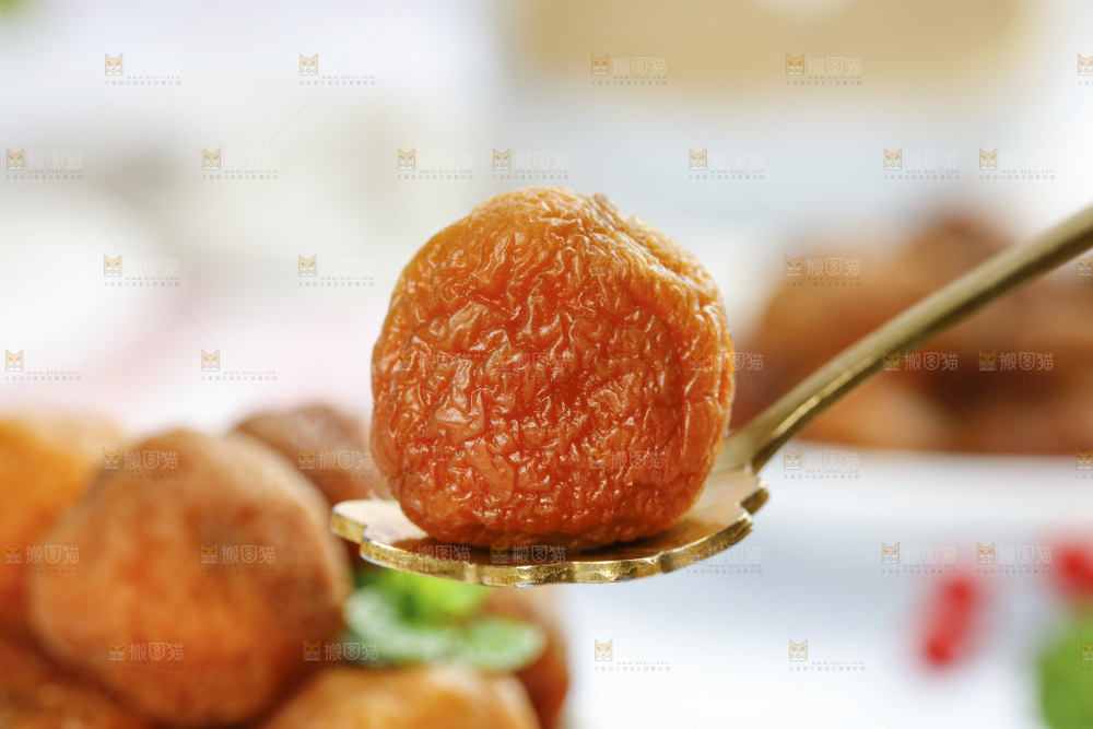 勺子上的杏干