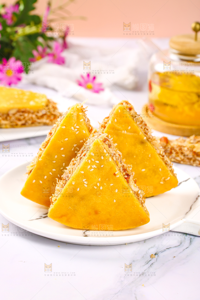 盘子里装着化州拖罗饼