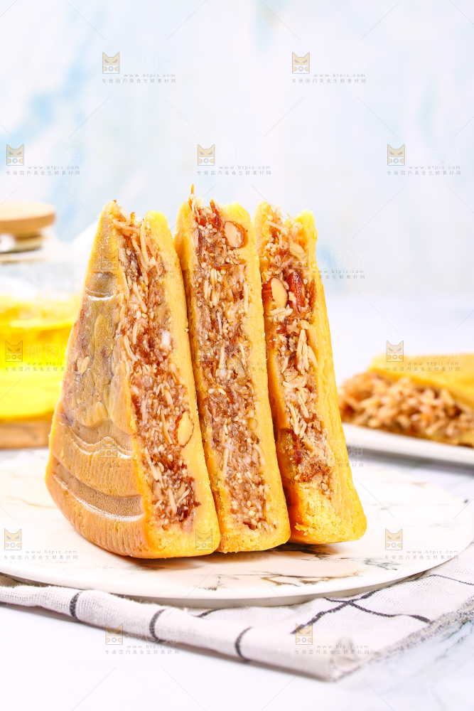 石板上放着拖罗饼切块