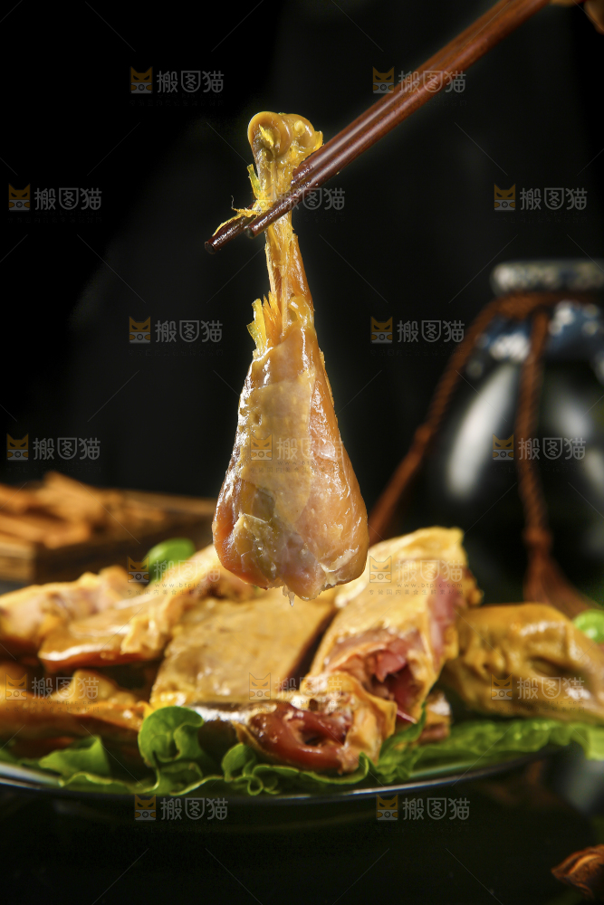 筷子上夹着风干鸡
