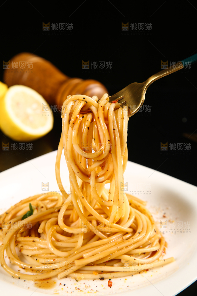 叉子上的意面