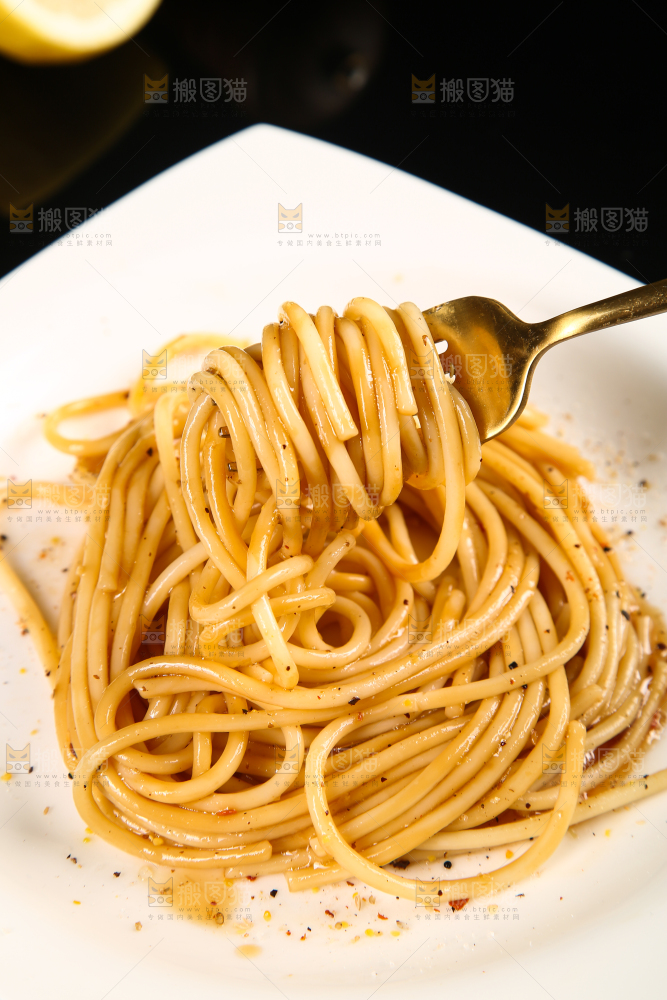 叉子上的意面