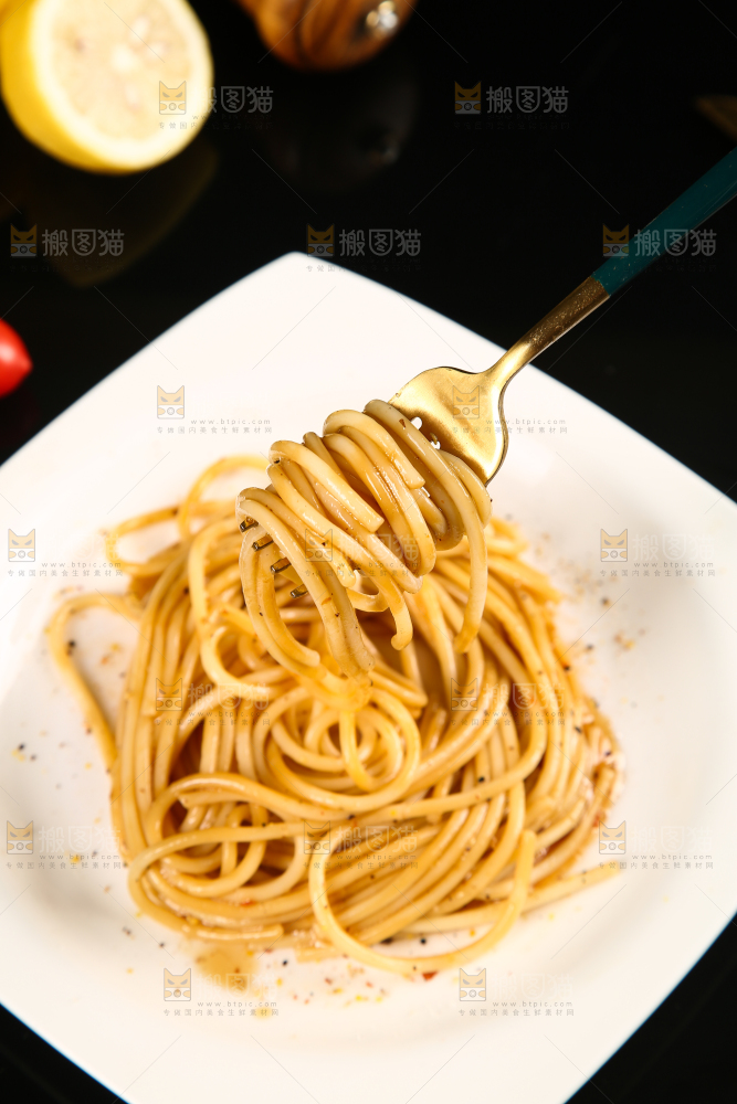 叉子上的意面