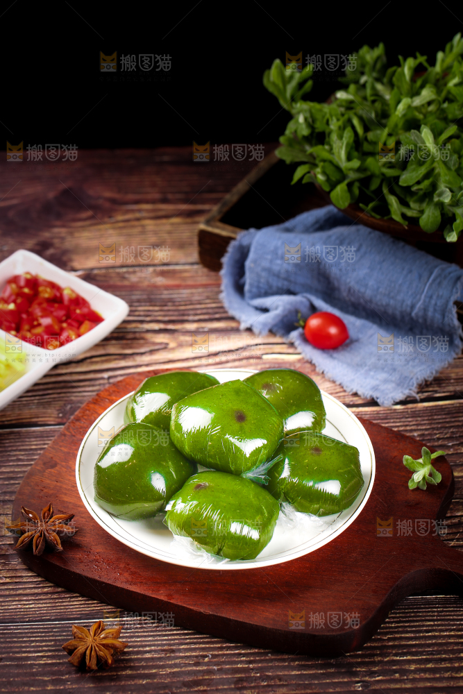盘子里的豆沙青团