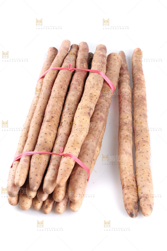 白底上的新鲜铁棍山药