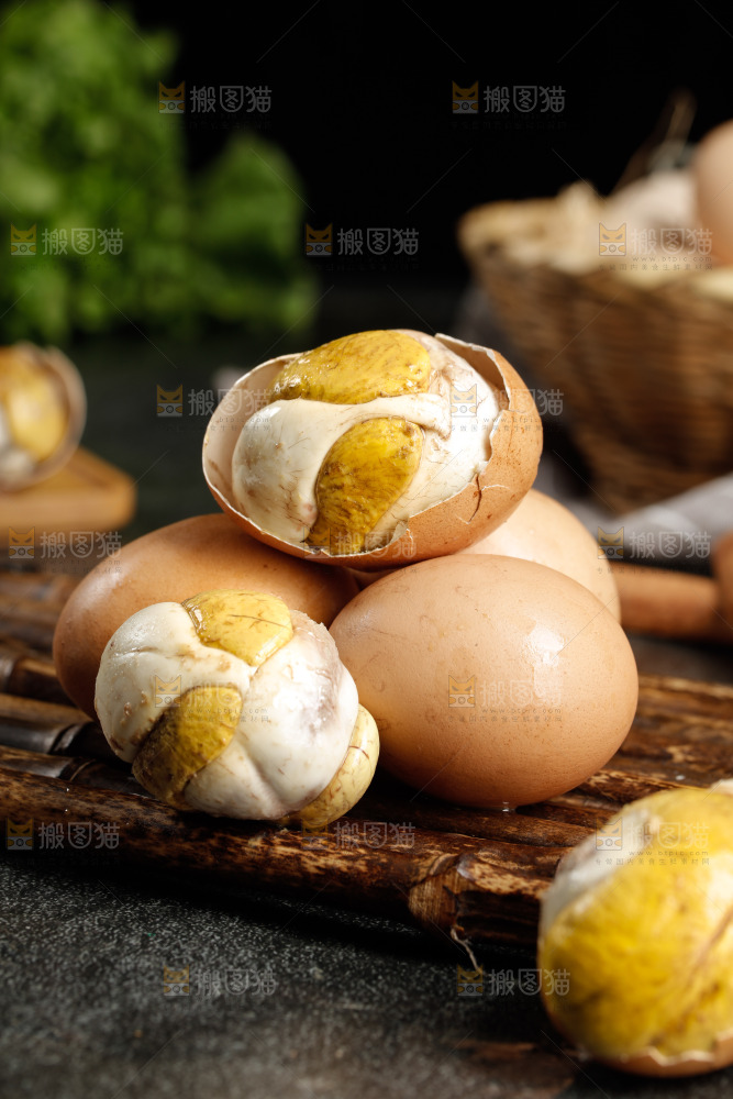 竹底上的新鲜活珠子
