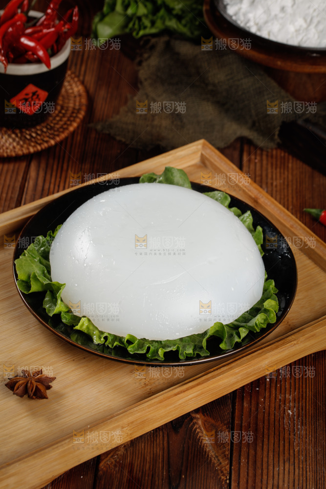 盘子里的凉粉
