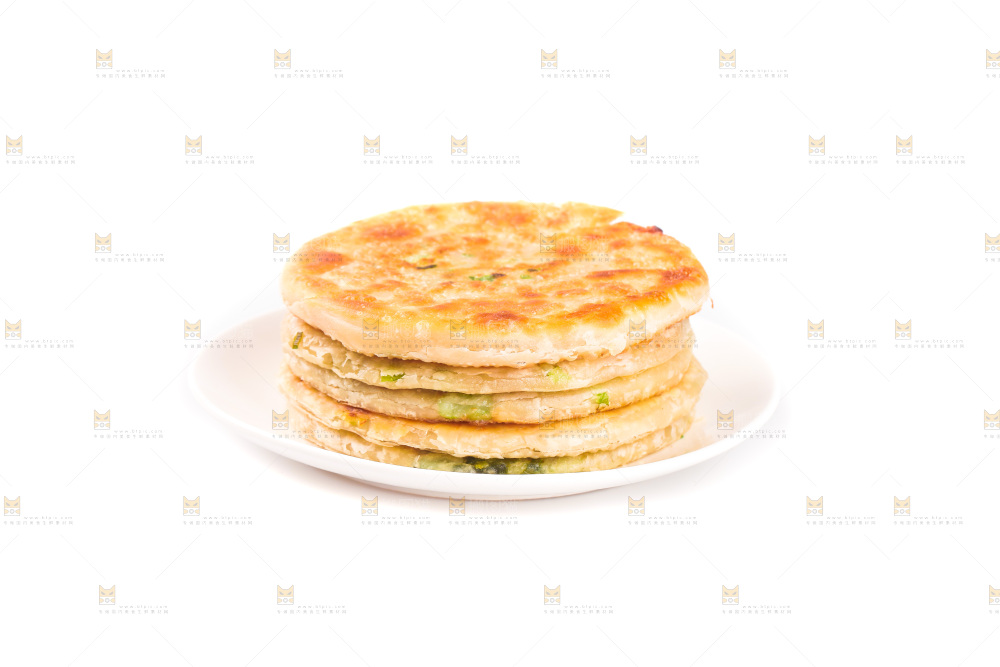 白底上放着一盘葱油饼