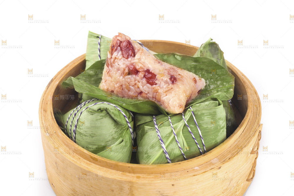 蒸笼里放着红豆粽