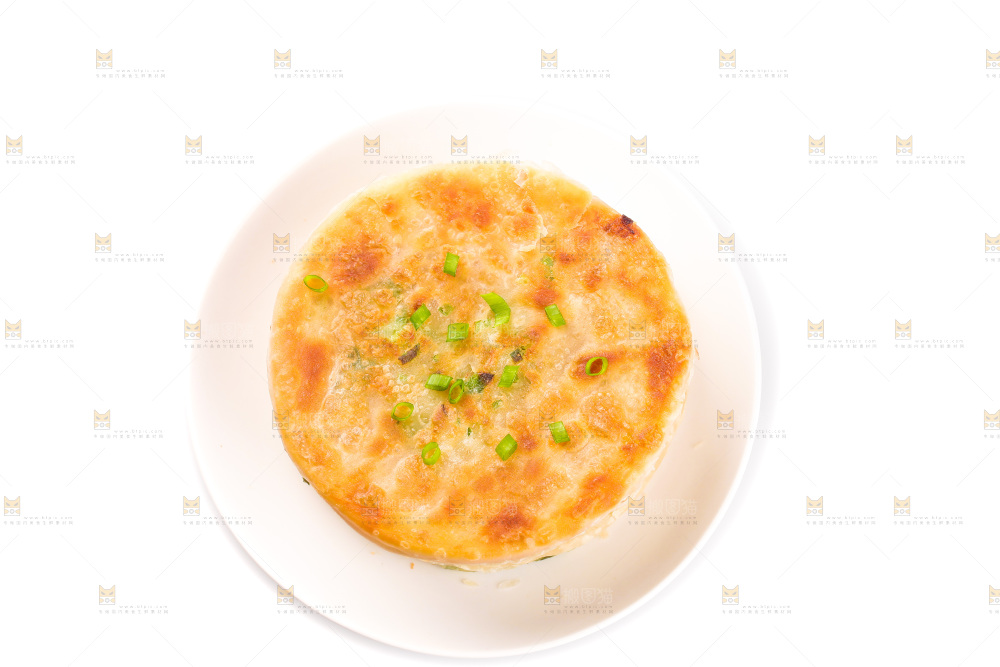 白底上放着一盘葱油饼