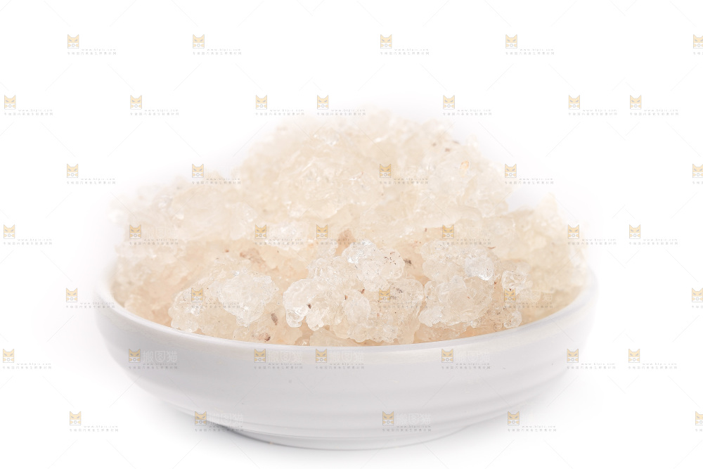 白底上放着一盘雪燕