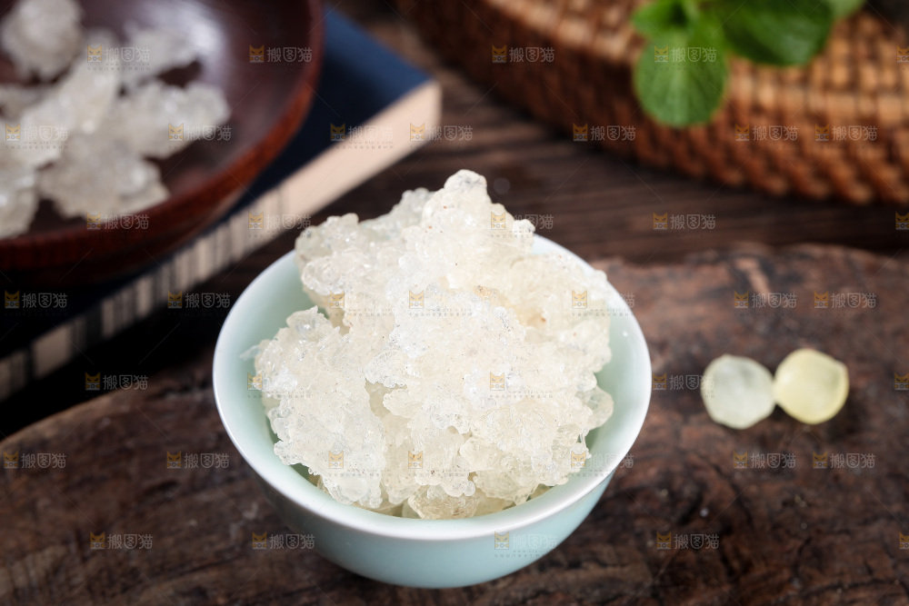 碗里装着雪燕