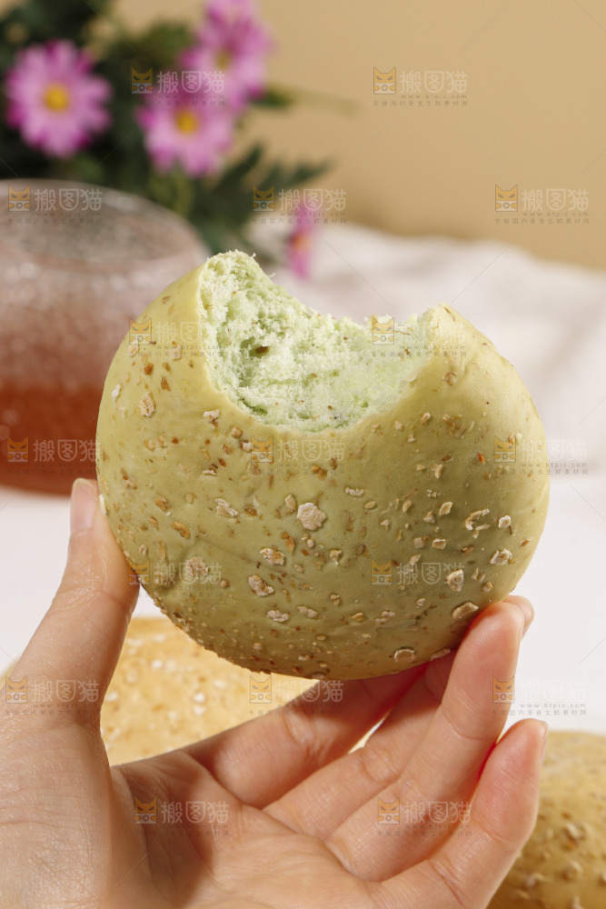 手里拿着欧包