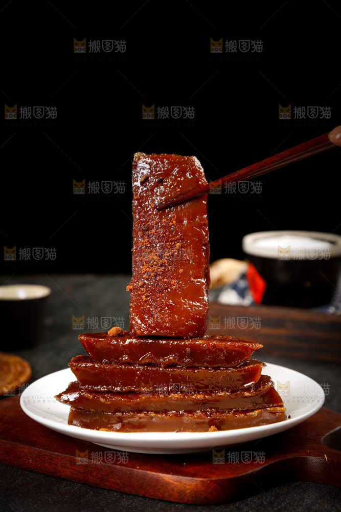 筷子上夹着广式年糕