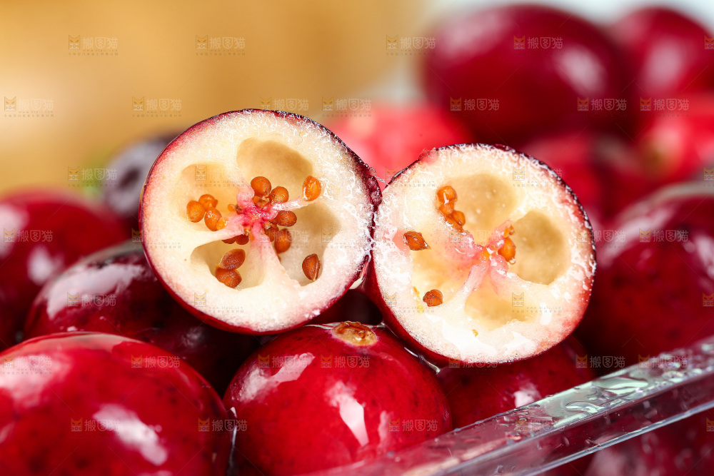 盒子里装着蔓越莓