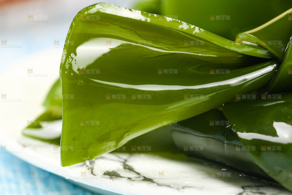 盘子里装着海带结