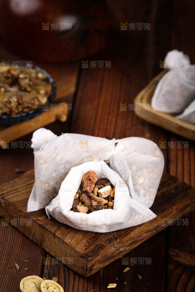 袋子里装着卤虾包