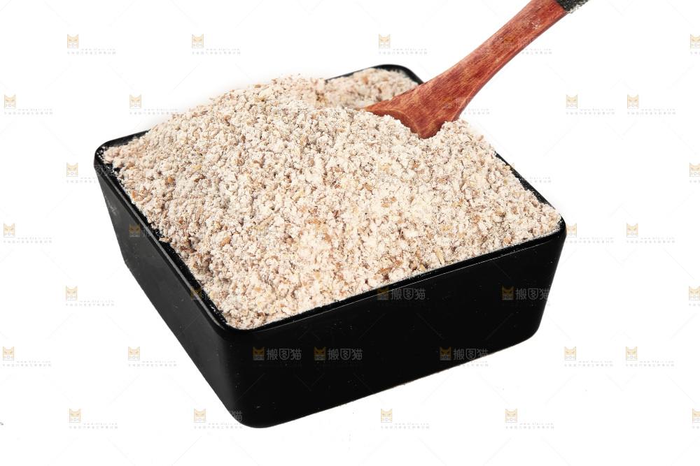 白底上放着一碟全麦面粉
