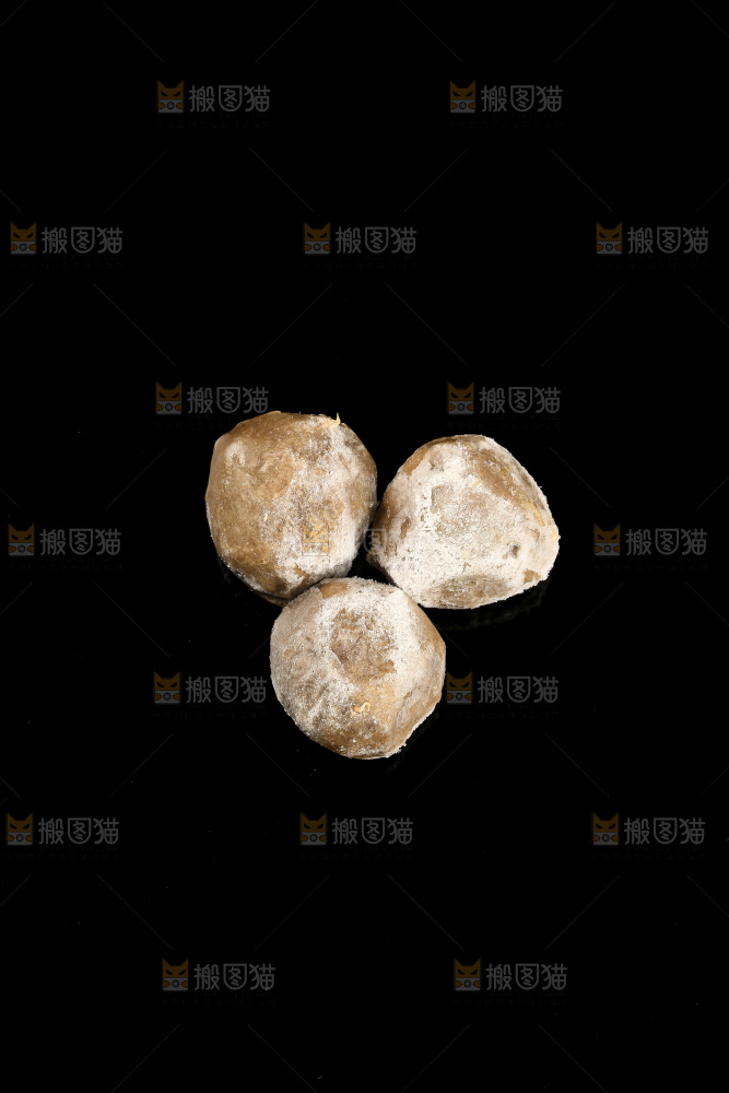黑底上的手打牛肉丸
