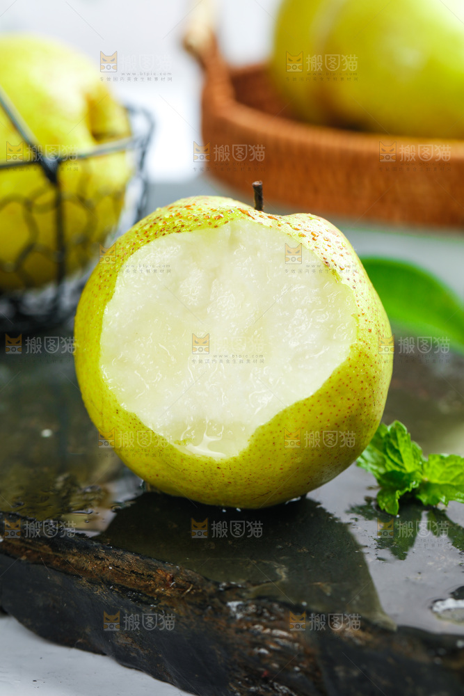 黑底上放着隰县玉露香梨