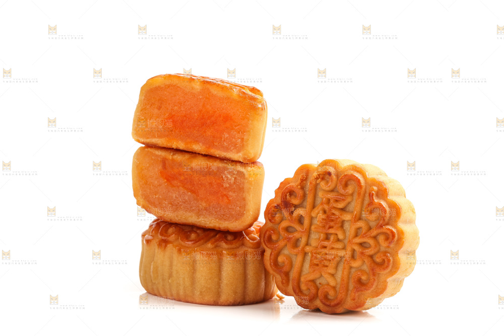 白底上的广式蛋黄月饼