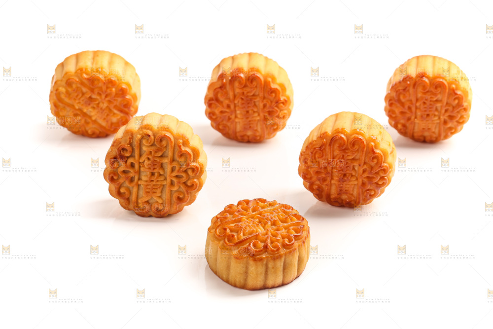 白底上的广式蛋黄月饼