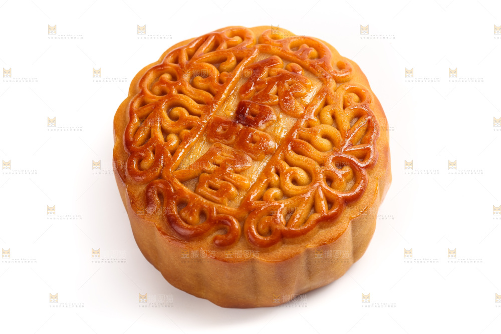 白底上放着的蛋黄月饼