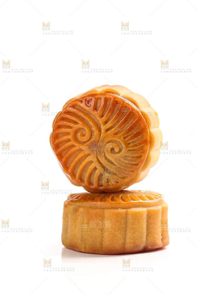 白底上的水果月饼